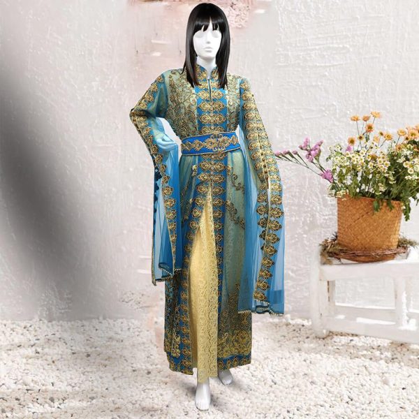 قفطان مغربي مطرز بالكريستال