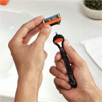 ⁦جيليت فيوجن 5 ماكينة حلاقة للرجال - 2 غيار شفرة⁩ - الصورة ⁦3⁩