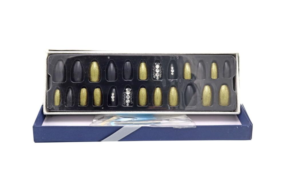 04ab3250-722d-408b-89c5-f90d00736d23-1000x666.40625-sTOHlsRT8fqlIvA9SPmgl1ewzh5bXsJqcLo9W0ik.jpg ستيكي نيلز اظافر لاصقه جذابه متعدده المقاسات وسهله التركيب BK 19-110 حبه 24 - الصورة 1