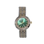 ⁦طقم ساعة نسائي لون ذهبي مع فضي مع سلسال وحلق⁩ - الصورة ⁦2⁩