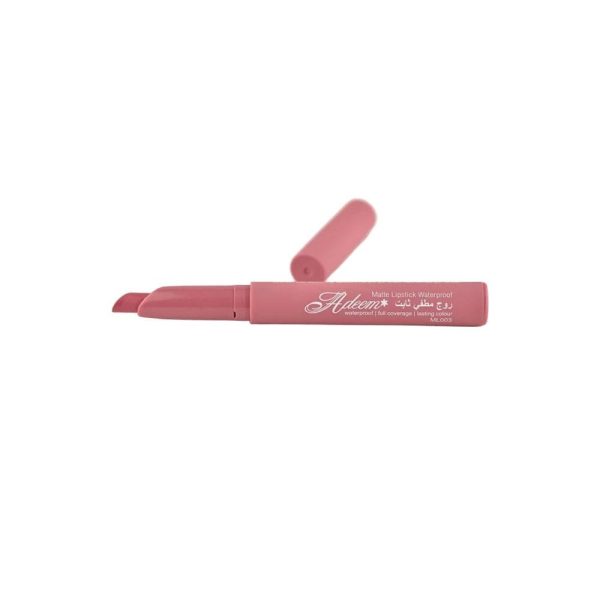 لون شفاه مطفي ناعم