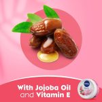 ⁦نيفيا كريم الترطيب الناعم مع انتعاش زهر التوت بفيتامين هـ وزيت الجوجوبا - 100 مل⁩ - الصورة ⁦2⁩