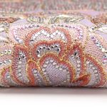 ⁦قماش مخور حرير اندونيسي مطرز بالكريستال مع طرحة - بنفسجي بني⁩ - الصورة ⁦3⁩