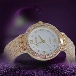 ⁦طقم ساعة نسائي عصري لون ذهبي مع سلسال وحلق وخاتم⁩ - الصورة ⁦4⁩