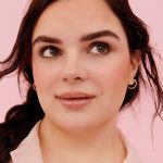 ⁦بنفت هولا ديزرت ريتريت برونزر و أحمر خدود⁩ - الصورة ⁦6⁩