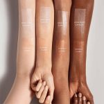 ⁦فنتي بيوتي اضاءة هايلايتر بودرة دياموند بومب هاو مني كاراتس - 8 جم⁩ - الصورة ⁦5⁩