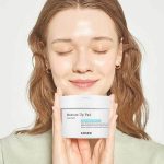 ⁦كوسركس ون ستيب مويستشر أب باد وسادات قطنية مرطبة للبشرة - 70 وسادة⁩ - الصورة ⁦2⁩