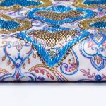 ⁦قماش مخور حرير اندونيسي مطرز بالكريستال - سكري أزرق منقوش⁩ - الصورة ⁦3⁩