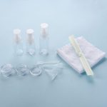 ⁦مانيجودز مجموعة عبوات فارغة 10 قطع مع منشفة وجه ومشط مناسبة للسفر⁩ - الصورة ⁦4⁩