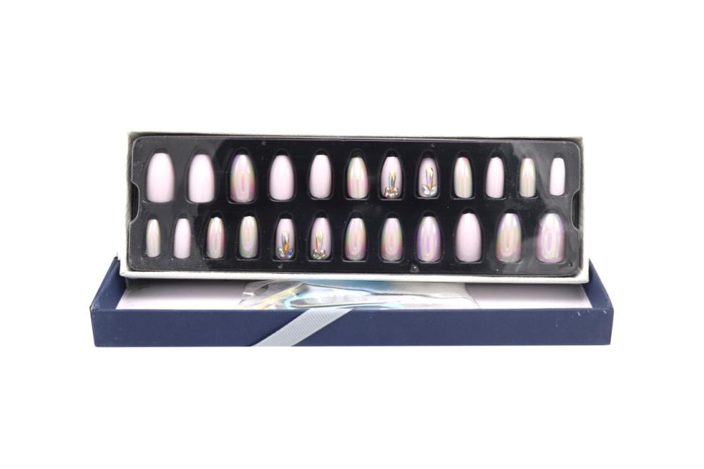 865da439-df69-42b5-abbe-b632ca510ebc-1000x666.40625-04yG7R9OsyWXh3EdHNeIFq8ucUaBTDijo2YcsA9L.jpg ستيكي نيلز اظافر لاصقه جذابه متعدده المقاسات وسهله التركيب BK 19-111 حبه 24 - الصورة 1