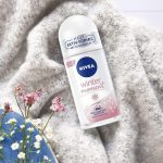 ⁦نيفيا مزيل العرق وينتر مومينت رول أون - 50 مل⁩ - الصورة ⁦2⁩