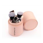 ⁦او تو او مجموعة فرش متنوعة للمكياج بحافظة اسطوانية⁩ - الصورة ⁦2⁩