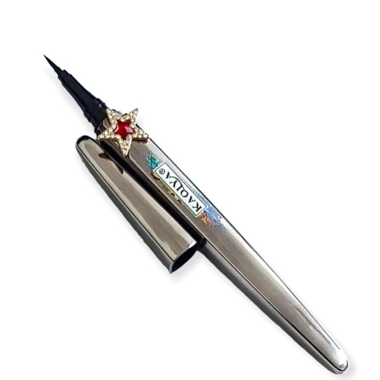 كحل عين مقاوم للماء