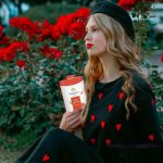 ⁦ياردلي لندن  بودرة تالك بالورد الأحمر الملكي - 250 جم⁩ - الصورة ⁦3⁩