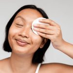 ⁦كلين اند كلير مزيل مكياج عميق التنظيف - 150 مل⁩ - الصورة ⁦2⁩