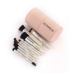 ⁦او تو او مجموعة فرش متنوعة للمكياج بحافظة اسطوانية⁩ - الصورة ⁦3⁩