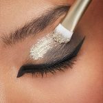 ⁦كيكو ميلانو فرشاة العيون برأسين لتطبيق ظلال العيون والآيلاينر⁩ - الصورة ⁦4⁩