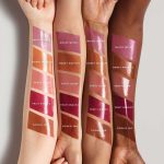 ⁦فنتي بيوتي قلوس ملمع ومكبر شفاه بومب كريم - 04 كوكي جار⁩ - الصورة ⁦5⁩