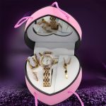 طقم ساعة نسائي عصري لون ذهبي مع سلسال وحلق وخاتم