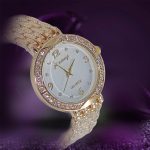 ⁦طقم ساعة نسائي عصري لون ذهبي مع سلسال وحلق وخاتم⁩ - الصورة ⁦3⁩