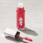 ⁦فنتي بيوتي قلوس ملمع ومكبر شفاه بومب هيت, 01 هوت شيري - 9 مل⁩ - الصورة ⁦4⁩